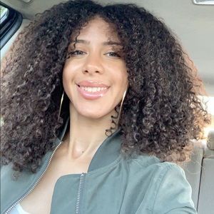 Meet your Posher, Maya